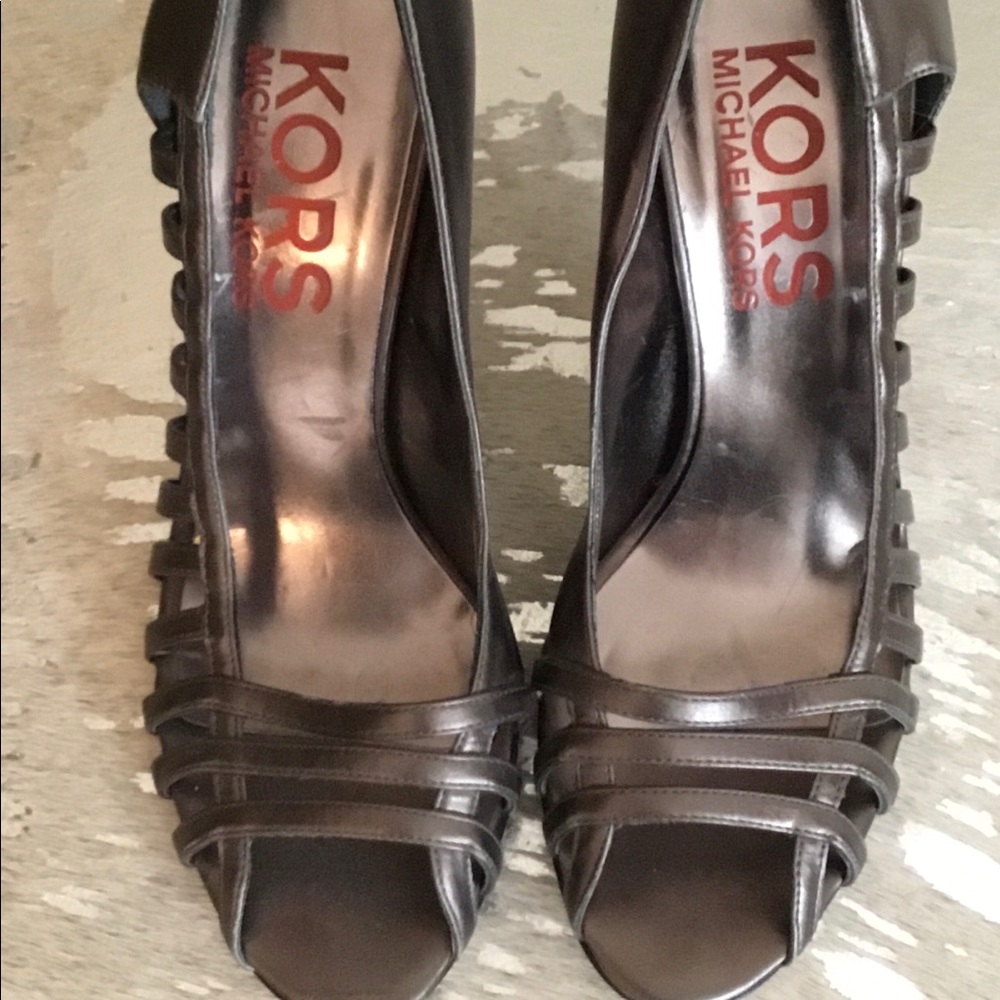 KORS MICHAEL KORS PEWTER PUMPS 7.5 ITALIAN LEATHER